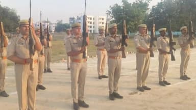 बलरामपुर: एएसपी ने पुलिस लाइन में परेड का किया गया निरीक्षण,शारीरिक एवं मानसिक रूप से स्वस्थ रहने के लिए पुलिस बल को लगवाई दौड़