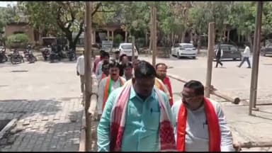 बलरामपुर: नगर पालिका परिषद बलरामपुर (सदर) के अध्यक्ष पद हेतु भाजपा प्रत्याशी ने कलेक्ट्रेट में पहुंचकर नामांकन का पर्चा किया दाखिल