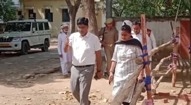 मिर्ज़ापुर: अपर जिलाधिकारी वित्त व अपर जिलाधिकारी भू राजस्व ने चुनार तहसील नामांकन स्थल का किया औचक निरीक्षण