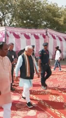 सरकार के मन में संवेदनशीलता चाहिए। किसको दु:ख है, किसको जरूरत है। उसकी दु:ख-तकलीफ दूर करना, सरकार का काम है।