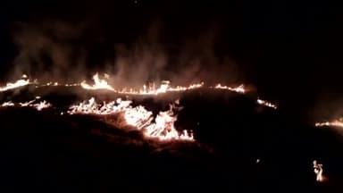 किसानों के द्वारा अपने खेतों में नई फसल उगाने के लिए खेत में जो गेहूं का कचरा हो जाता है उसको जलाने के लिए खेतों में आग लगाकर नई फसल के लिए साफ सफाई की जाती है