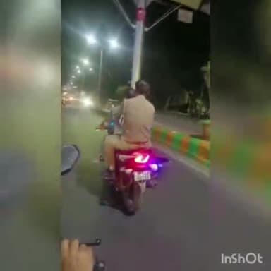 गाज़ियाबाद: सोशल मीडिया पर वीडियो वायरल गाजियाबाद के हर्ष विहार का है जिसमें बिना हेलमेट के पुलिस वाले लेपर्ड पर भाग रहे हैं