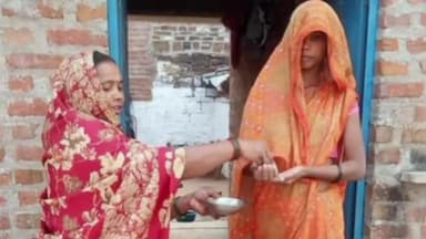 भिंड नगर: 21 अप्रैल को मुख्यमंत्री के कार्यक्रम में शामिल होने लिए महिलाओं को बांटे गए पीले चावल, जवासा में होगा कार्यक्रम आयोजित