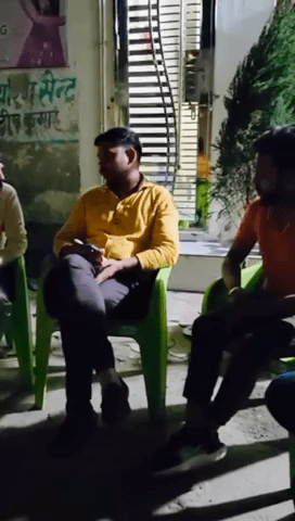 ना बड़ी रियासत है,ना बड़ा घराना है,ना बड़े सम्बंध हैं,एक बड़ा आत्मविश्वास लेकर संघर्षपथ पर निकला हूँ। गुलज़ार सिद्दीक़ी