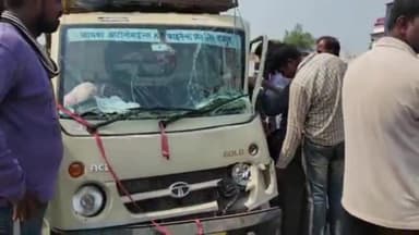 कोंडागांव: कोंडागांव नगर के रायपुर नाका में दो टाटा एस पिकअप में भिड़ंत, कोई हताहत नहीं