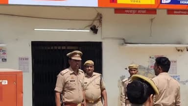 बीसलपुर: मधवापुर बैंक ऑफ बड़ौदा का प्रभारी निरीक्षक ने सुरक्षा की दृष्टि से लिया जायज़ा, आसपास खड़े संदिग्धों से की पूछताछ