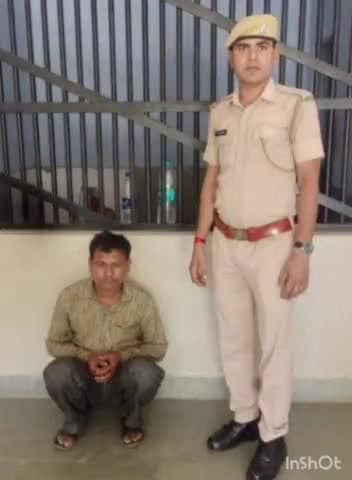 सवाई माधोपुर: कोतवाली थाना पुलिस ने हथकढ़ शराब ले जाते व्यक्ति को किया गिरफ्तार, 2 लीटर हथकढ़ शराब किया जब्त