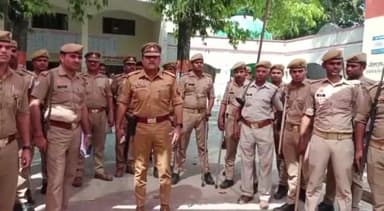 कन्नौज: सदर तहसील परिसर में निकाय चुनाव नामांकन को लेकर चल रही प्रक्रिया, कोतवाली प्रभारी ने किया निरीक्षण