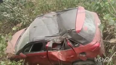 मिहींपुरवा: नैनिहा जंगल के पास अनियंत्रित होकर पेड़ से टकराकर कार हुई क्षतिग्रस्त, चालक को आई मामूली चोट