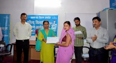 सवायजपुर: महिलाओं को प्रमाण पत्र देकर रुपापुर मिल के जीएम ने कहा- आर्थिक रूप से सशक्त होने के बाद ही बना जा सकता है आत्मनिर्भर