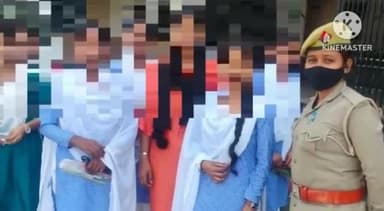 फरीदपुर: फरीदपुर तहसील क्षेत्र में अलग-अलग स्थानों पर छात्राओं को हेल्पलाइन नंबर के बारे में दी गई जानकारी