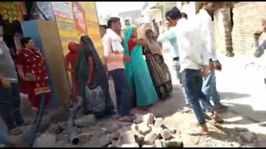 कामां: जलदाय विभाग कार्यालय कामा में महिला और पुरुषों का दूसरे दिन भी विरोध प्रदर्शन रहा जारी