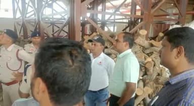 दरभंगा: हीट स्ट्रोक से बचाव हेतु ज़िला प्रशासन ने दोनार स्थित अंबे फूड प्रोडक्ट्स एवं अन्य स्थानों पर लोगों को किया जागरूक