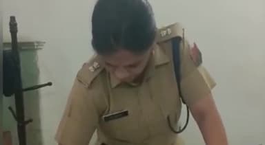 बड़गांव: ASP ग्रामीण ने कलेक्ट्रेट स्थित कार्यालय पर किया लवीना संस्थान के बैनर का अवलोकन