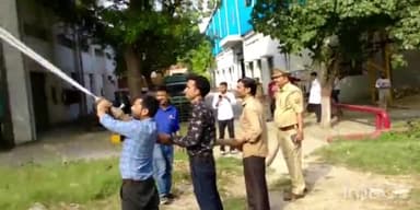 गाज़ियाबाद: अग्निशमन विभाग द्वारा 14 से 20 अप्रैल तक मनाए जा रहा है वही विभाग द्वारा हॉस्पिटल भवन व्यवसाय जगह पर मॉक ड्रिल कर जागरूक