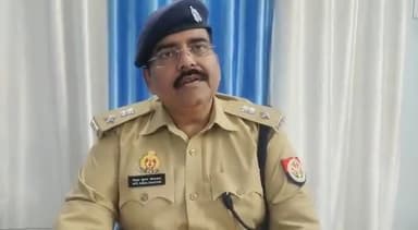 सुल्तानपुर: एएसपी ने कहा- DM के आदेश पर गैंगस्टर राकेश यादव की अपराध से अर्जित ₹1.35 करोड़ से ज्यादा की संपत्ति को किया गया कुर्क