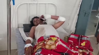 नरसिंहपुर: मुर्गाखेड़ा के पास पत्थर पर चढ़ने से गाड़ी अनियंत्रित होकर ट्रक में फंसी, हादसे में घायल को अस्पताल में कराया गया भर्ती