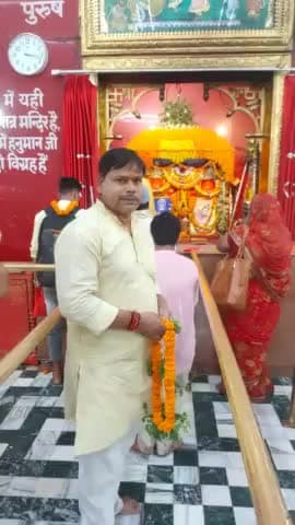 पटना के सुप्रसिद्ध हनुमान मंदिर में मंगलवार को दर्शन पूजन किए।