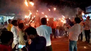 बरकागाँव: बड़कागांव चौक पर मशाल जुलूस निकालकर छात्रों ने झारखंड सरकार के विरुद्ध लगाए नारे