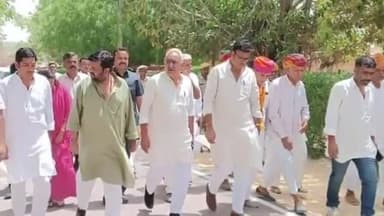 बाड़मेर: भारतीय जनता पार्टी के नेता प्रतिपक्ष राजेंद्र सिंह राठौड़ नागाणा पहुंचने पर भाजपा के कार्यकर्ताओं की ओर से किया गया स्वा