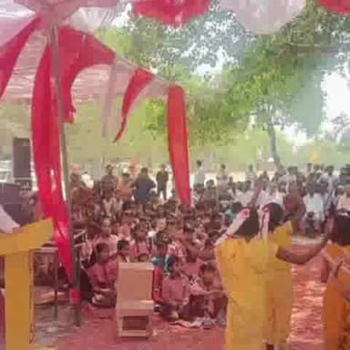 सलोन: प्राथमिक विद्यालय डीह में मेधावी छात्र छात्राओं को विधायक ने किया सम्मानित