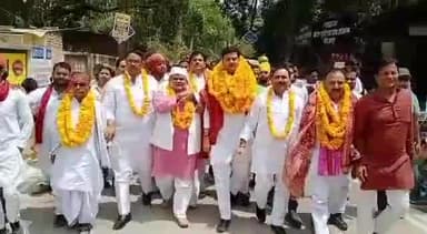 मिर्ज़ापुर: कलेक्ट्रेट में नामांकन के बाद सपा उम्मीदवार सतीश मिश्रा ने कहा कि नगर पालिका को भ्रष्टाचार मुक्त करेंगे