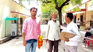 अमेठी: नामांकन के तीसरे दिन सभासद पद हेतु वार्ड न० एक से प्रत्याशी नासिर ने तहसील पहुंचकर पहला नामंकन पत्र किया दाखिल