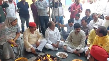 मैनपुरी: मैनपुरी SP से नगर पालिका अध्यक्ष पद की प्रत्याशी सुमन वर्मा के चुनाव कार्यालय का पूर्व सांसद तेज प्रताप ने किया उद्घाटन