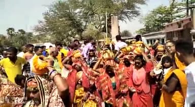 महुआ: वावनघाट खेसरहिया में नवचेतना गायत्री महायज्ञ को लेकर 1100 कन्याओं ने कलश उठाया