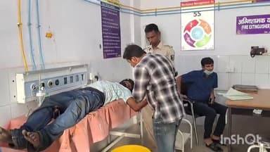 जमुई: जमुई स्टेशन के रेलवे लाइन पर घायल अवस्था में गिरे एक युवक को रेलवे पुलिस ने सदर अस्पताल में कराया भर्ती