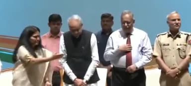 बड़गांव: जयपुर में आयोजित मुख्यमंत्री सार्वजनिक सेवा उत्कृष्टता पुरस्कार समारोह में जिला कलेक्टर ताराचंद मीणा हुए सम्मानित