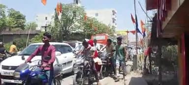 महुआ: महुआ में जाम की समस्या से दिन भर परेशान रहे लोग, गुरुवार को बाजार में रुक रुक कर लगा रहा जाम