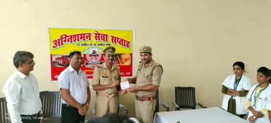 भदोही: गुरुवार को मूशीलाटपुर में अग्निशमन विभाग द्वारा आमजन को अग्नि दुर्घटना से बचाव हेतु किया गया जागरूक