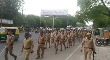 गाज़ियाबाद: आगामी त्योहारों के दृष्टिगत ACP कविनगर ने पुलिस बल के साथ सिहानी गेट क्षेत्र में की पैदल गश्त