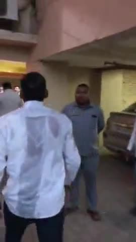 गाज़ियाबाद: जिले में बसपा के बड़े पदाधिकारी पर पैसे लेकर टिकट ना देने का लगा आरोप, हंगामा करते बसपा कार्यकर्ता का वीडियो आया सामने