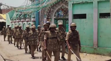 सवायजपुर: अलविदा की नमाज के मद्देनजर अरवल पुलिस ने निकाला फ्लैग मार्च