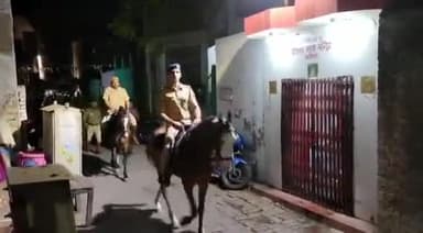 कानपुर: बाबूपुरवा के संवेदनशील क्षेत्र में पुलिस ने की गश्त, शांति व्यवस्था बनाए रखने की अपील की