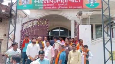 रायबरेली: बछरावां में भाजपा कार्यालय में राज्य मंत्री स्वतंत्र प्रभार दिनेश प्रताप सिंह ने कार्यकर्ताओं के साथ की बैठक