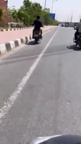 गाज़ियाबाद: इंदिरापुरम क्षेत्र में NH 9 पर बुलेट बाइक से पटाखा छोड़ने का वीडियो वायरल, पुलिस ने ₹11 हजार का किया चालान