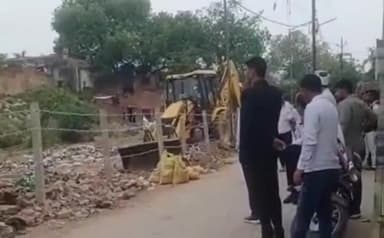 रायबरेली: किला बाजार में न्यायालय के आदेश के खिलाफ दबंगों ने पीड़ित महिलाओं की जमीन पर कर किया अवैध कब्जा, SP से लगाई गुहार