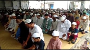 सलोन: सलोन कस्बे में अकीदत व भाईचारे से पढ़ी गई अलविदा जुमा की नमाज़