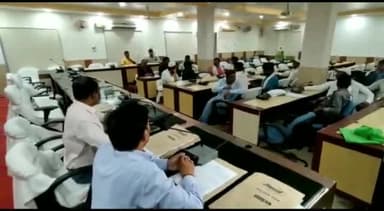 दरभंगा: दरभंगा अंबेडकर सभागार में आज विभिन्न थाना से शराब मामले में पकड़े गए 14 गाड़ियों की हुई नीलामी