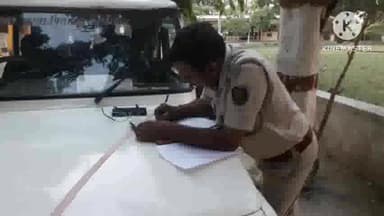 बेगूसराय: चेरियाबरियारपुर थाना की पुलिस ने 1बोतल अंग्रेजी शराब व 1 देसी कट्टा के साथ 3 आरोपी को मकसपुर परमानंदपुर से किया गिरफ्तार