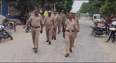 सवायजपुर: शांति एवं सुरक्षा के मद्देनजर अरवल थाना पुलिस ने किया पैदल मार्च