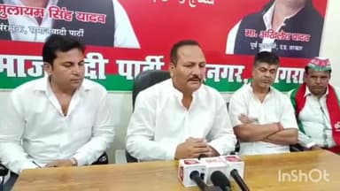 आगरा: फतेहाबाद रोड स्थित सपा कार्यालय पर मेयर व पार्षद प्रत्याशियों को लेकर सपा पार्टी के महानगर अध्यक्ष वाजिद ने की बैठक