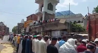 पीरो: अकीदत के साथ पीरों में अदा की गई माह ए रमजान की अलविदा जुमा की नमाज़