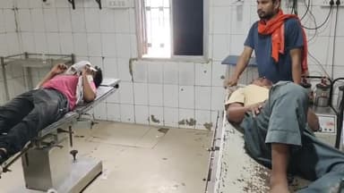 आरा: बिहिया चौरस्ता के पास बाइक सवार पिता-पुत्र को ऑटो ने मारी टक्कर, सदर अस्पताल में भर्ती