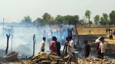 इटाढ़ी---पुरुषोत्तमपुर महादलित बस्ती में आग लगने से लाखों की संपत्ति हुआ नुकसान