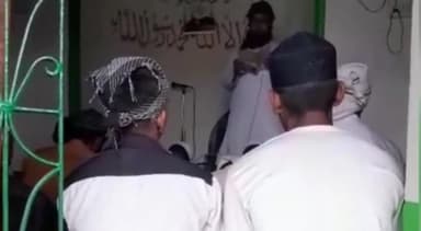 करपी: किंजर के नगला गांव में रमजान के आखरी जुम्मा को सैकड़ों मुस्लिम भाइयों ने अदा की नमाज।