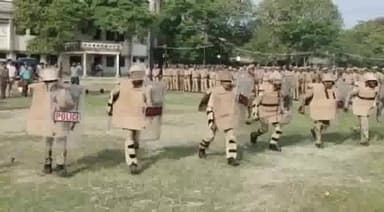 भदोही: भदोही पुलिस ने पत्थरबाजों बलवाइयों सेनिपटने के लिए किया पूर्वाभ्यास बॉडी प्रोटेक्टर बॉडी शिल्ड व डंडे की मदद से भगाना